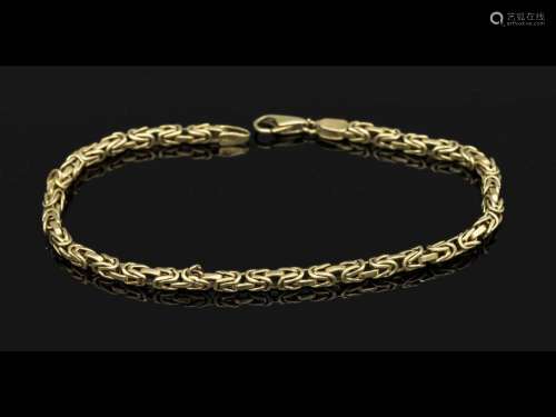 14 kt gold bracelet in royal chain design