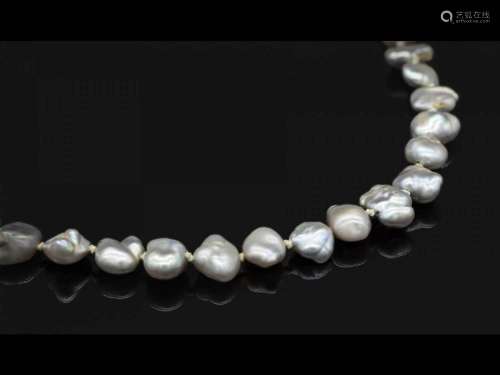 Endless-necklace made of silvergrey fresh water pearls