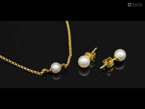 18 kt gold jewelry set with cultured akoya pearls