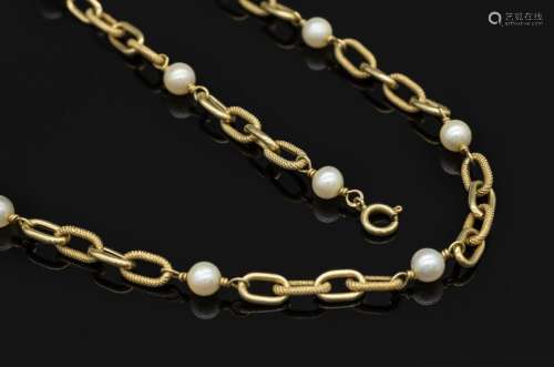14 kt gold chain with cultured pearls