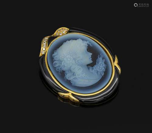 14 kt gold brooch with layer stone cameo