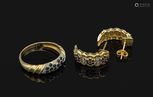 14 kt gold pair of earrings and ring with diamonds and sapph...