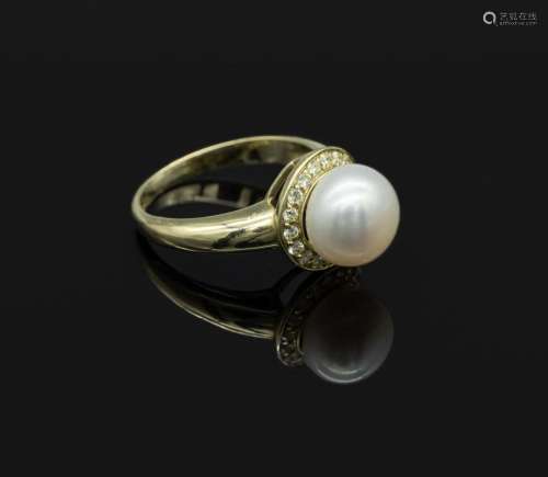 14 kt gold ring with cultured pearl and brilliants