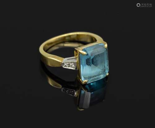 18 kt gold ring with topaz and brilliants