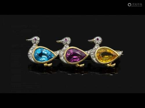 18 kt gold brooch 'ducks' with sapphires, topaz and ...
