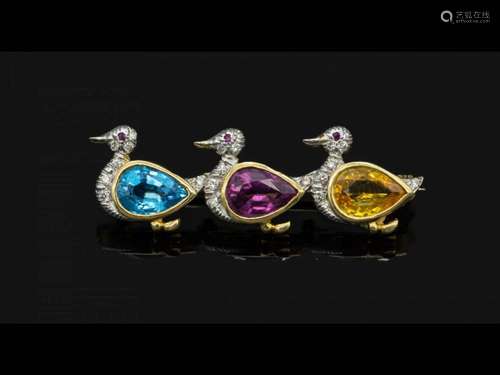 18 kt gold brooch 'ducks' with sapphires, topaz and ...