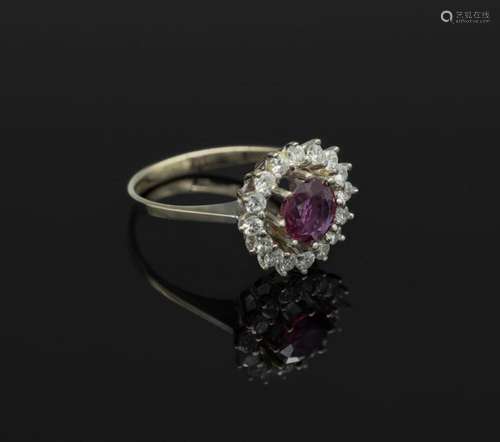 14 kt gold ring with ruby and brilliants