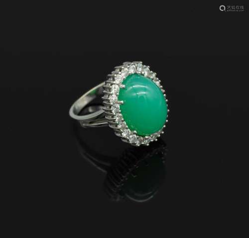 18 kt gold ring with chrysoprase and brilliants