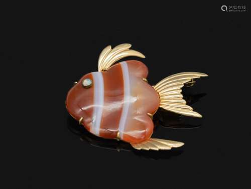 14 kt gold brooch 'fish' with agate and opal