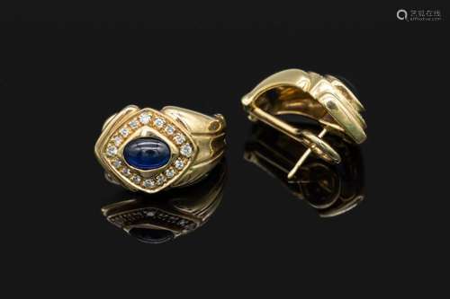 Pair of 14 kt gold earrings with sapphires and brilliants