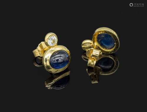 Pair of 18 kt gold earrings with sapphires and brilliants