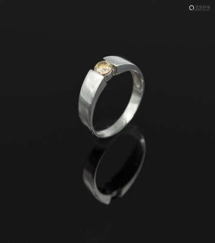 14 kt gold ring with brilliant