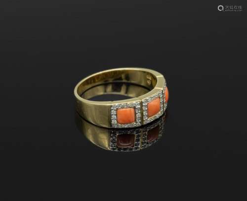 14 kt gold ring with diamonds and corals