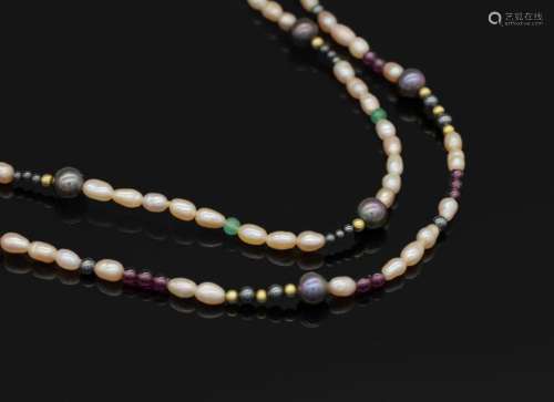 Lot 2 pearl necklaces