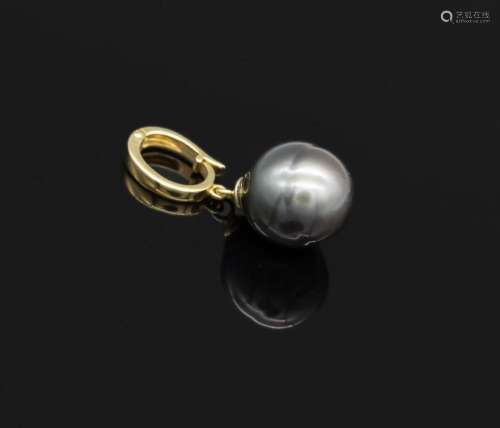 Pendant with cultured tahitian pearl