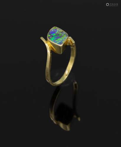 18 kt gold ring with opal, YG 750/000