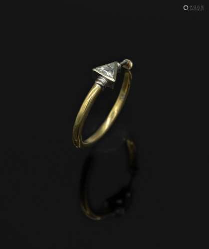 18 kt gold ring with diamond