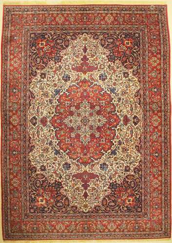 Antique fine Isfahan, Persia, around 1920, wool knotted