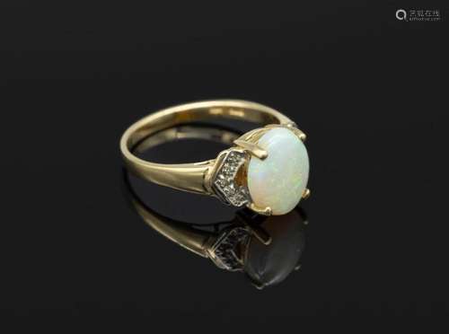 14 kt gold ring with opal and diamonds