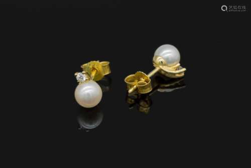 14 kt gold ring with cultured akoya pearl and brilliants