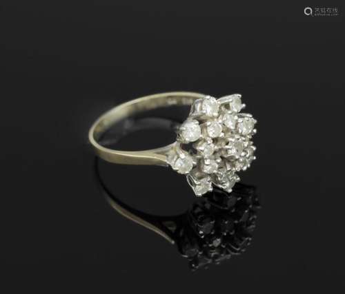 14 kt gold ring with brilliants,