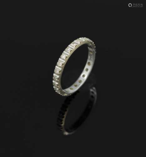 14 kt gold memoryring with diamonds