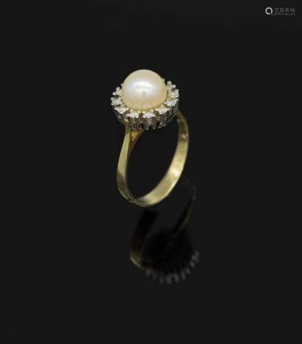 14 kt gold ring with cultured pearl and diamonds