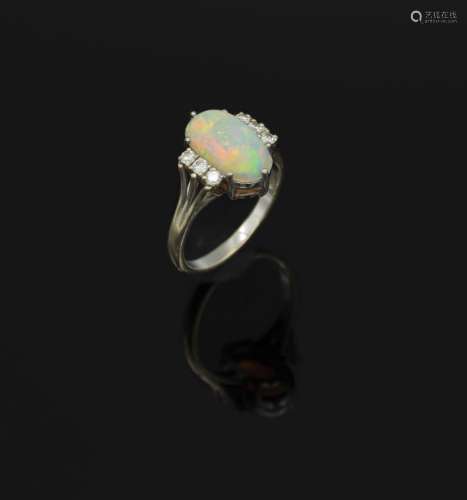 18 kt gold ring with opal and brilliants
