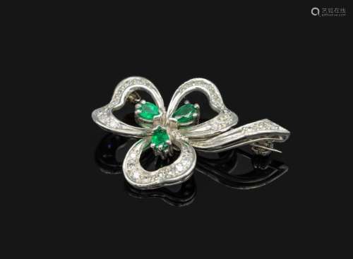 18 kt gold emerald diamond brooch