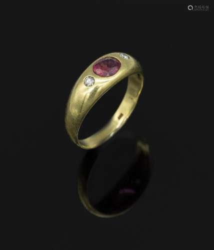 14 kt gold bandring with ruby and brilliants