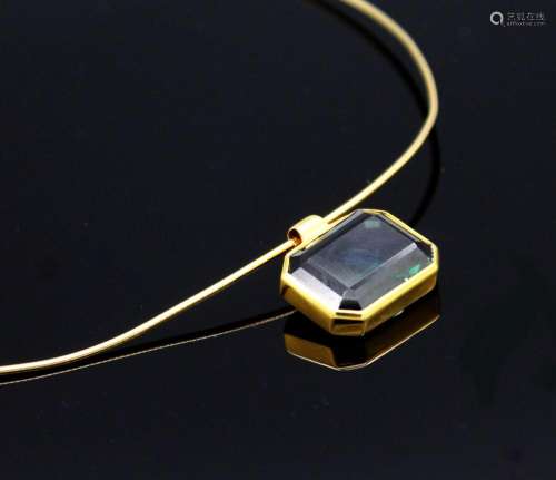 14 kt gold pendant with synth. spinel