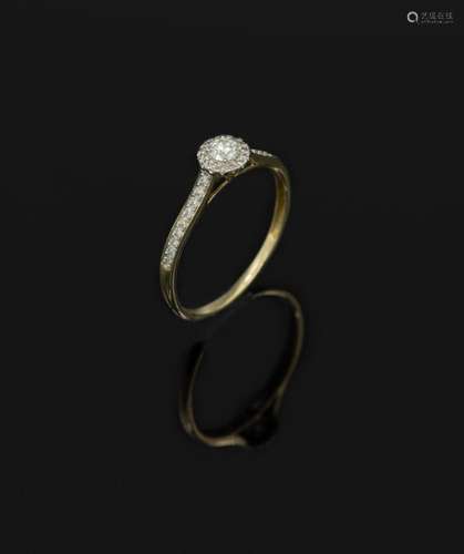 9 kt gold ring with diamonds