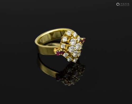 14 kt gold ring with brilliants and rubies