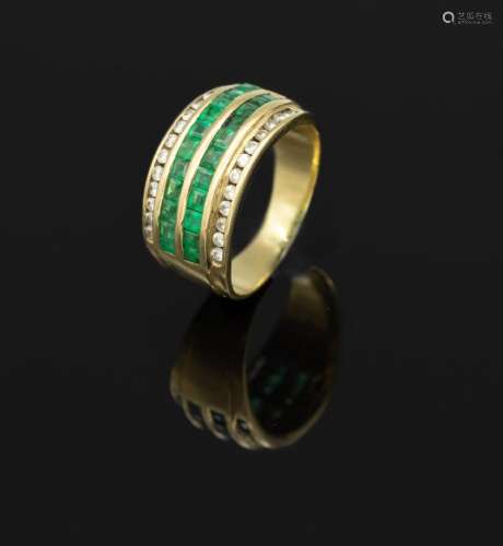 18 kt gold emerald-brilliant-ring