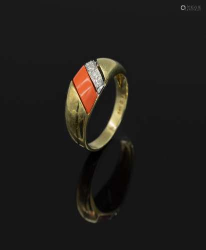 14 kt gold ring with diamonds and enamel