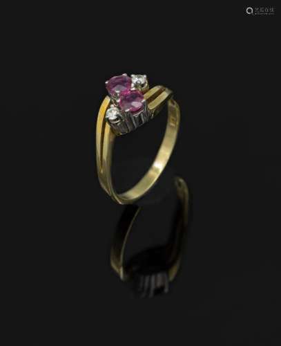 14 kt gold ring with rubies and brilliants