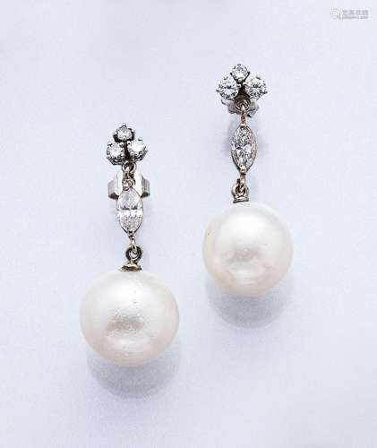 Pair of 18 kt gold earrings with south seas cultured pearls ...