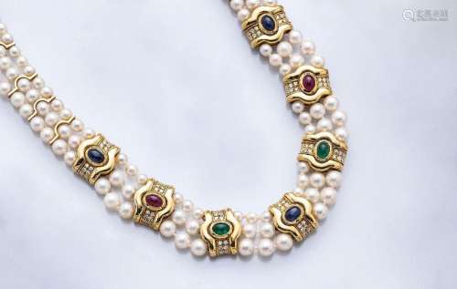18 kt gold necklace with cultured pearls