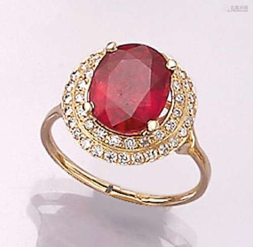 18 kt gold ring with brilliants and ruby