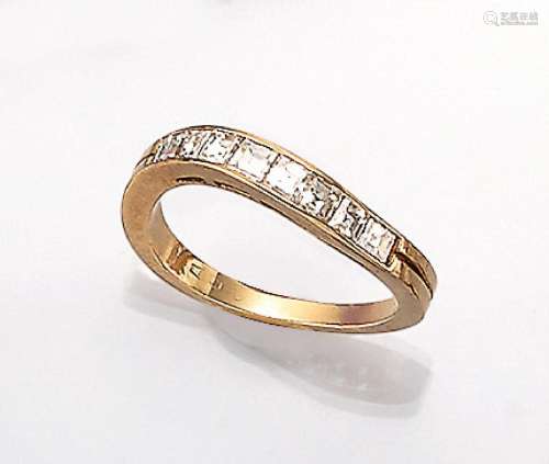 18 kt gold ring with diamonds