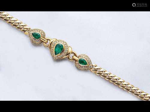 18 kt gold bracelet with emeralds and brilliants