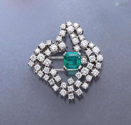 18 kt gold brooch with emerald and brilliants