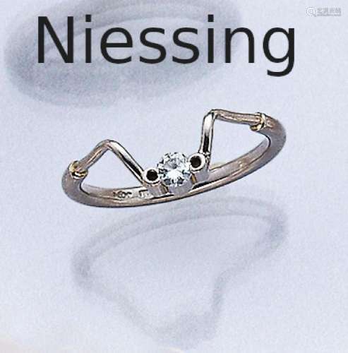 Extraordinary NIESSING ring with brilliant