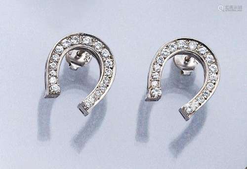 Pair of 18 kt gold earrings 'horseshoe' with brillia...