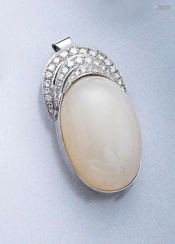 14 kt gold pendant/brooch with moonstone and brilliants