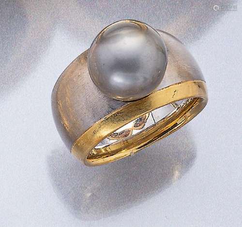 18 kt gold ring with cultured tahitian pearl, YG/WG 750/000