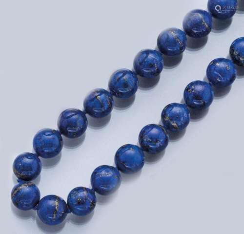Lapis lazuli chain with 18 kt gold clasp with diamonds