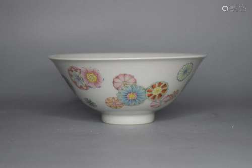 CHINESE PORCELAIN FAMILLE ROSE ROUND FLOWER BOWL LATE QING D...