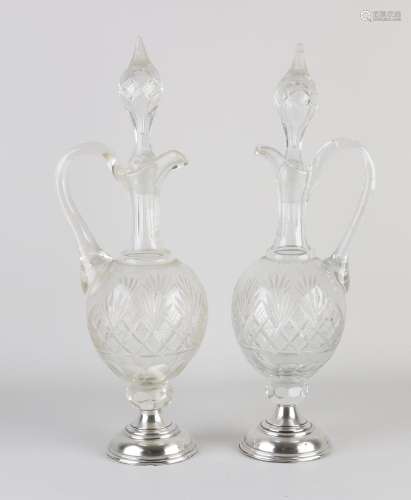 Set of carafes with silver base
