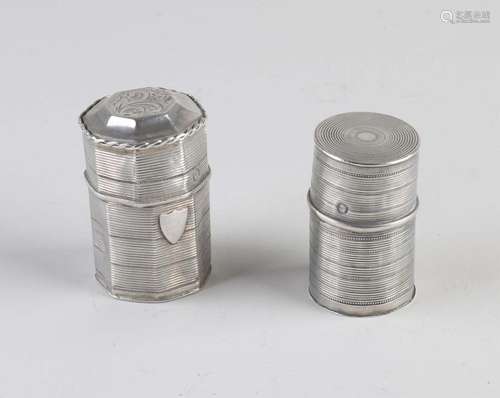 2 silver snuff boxes